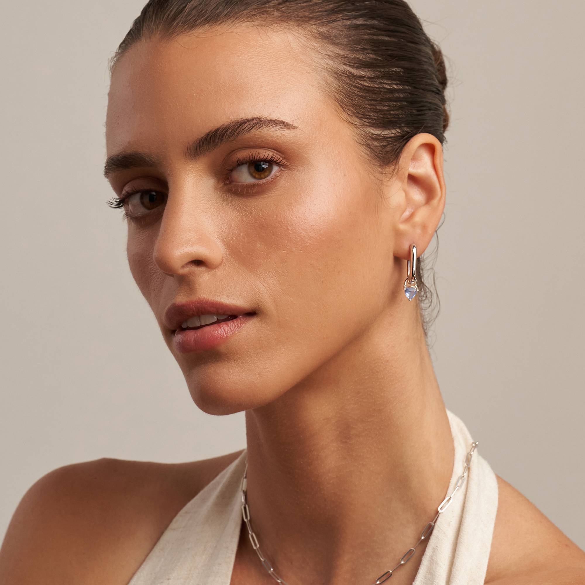 Aurora Geburtsstein Huggie-Ohrringe - 925er Sterlingsilber-1 Produktfoto
