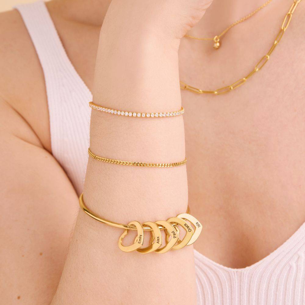 Chelsea Armreif mit Herz-Charms - Gold-Vermeil-4 Chelsea Armreif mit Herz-Charms - Gold-Vermeil-4 Produktfoto