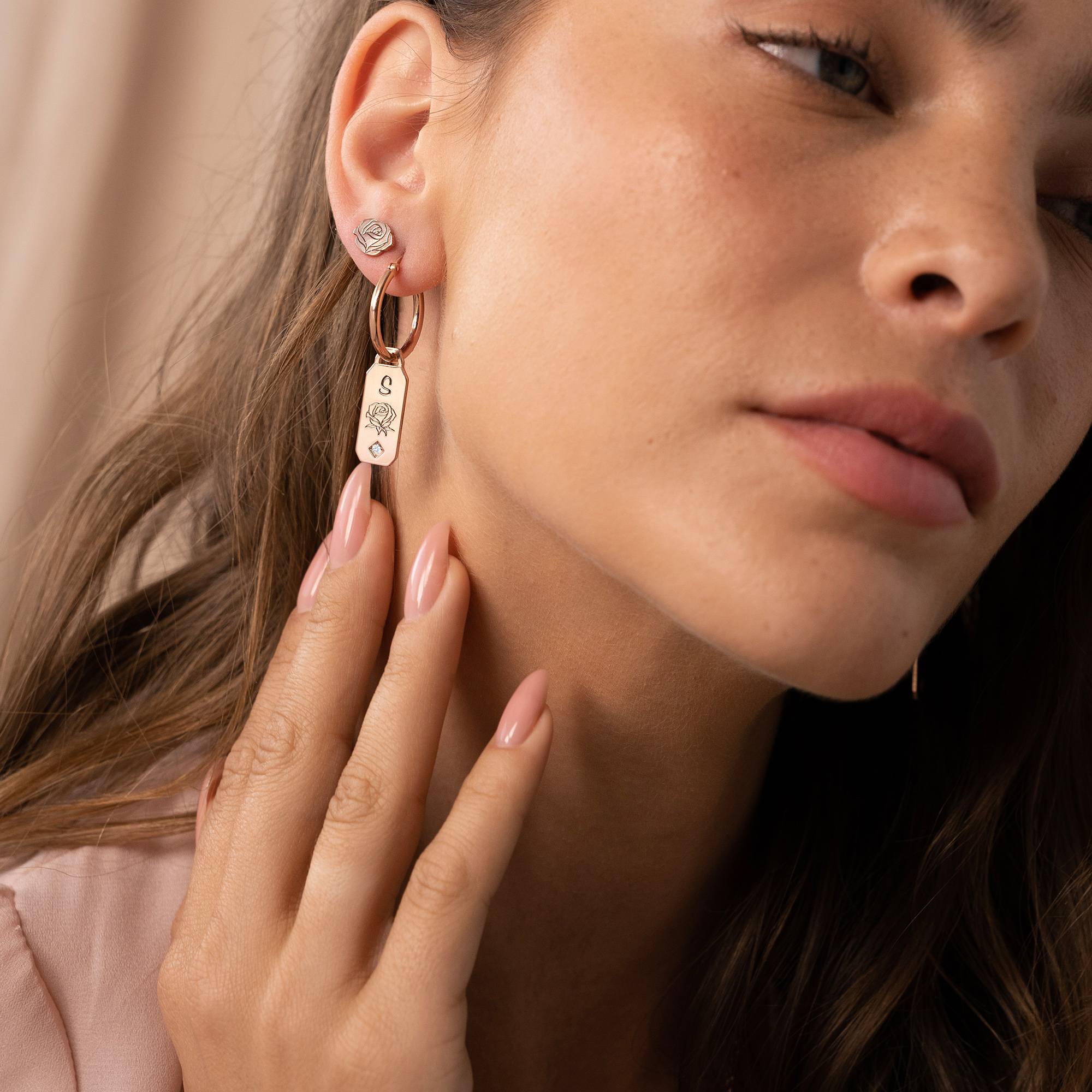 Blühende Geburtsblume Creolen mit Initialen und Diamanten - rosévergoldetes Sterlingsilber-1 Blühende Geburtsblume Creolen mit Initialen und Diamanten - rosévergoldetes Sterlingsilber-1 Produktfoto