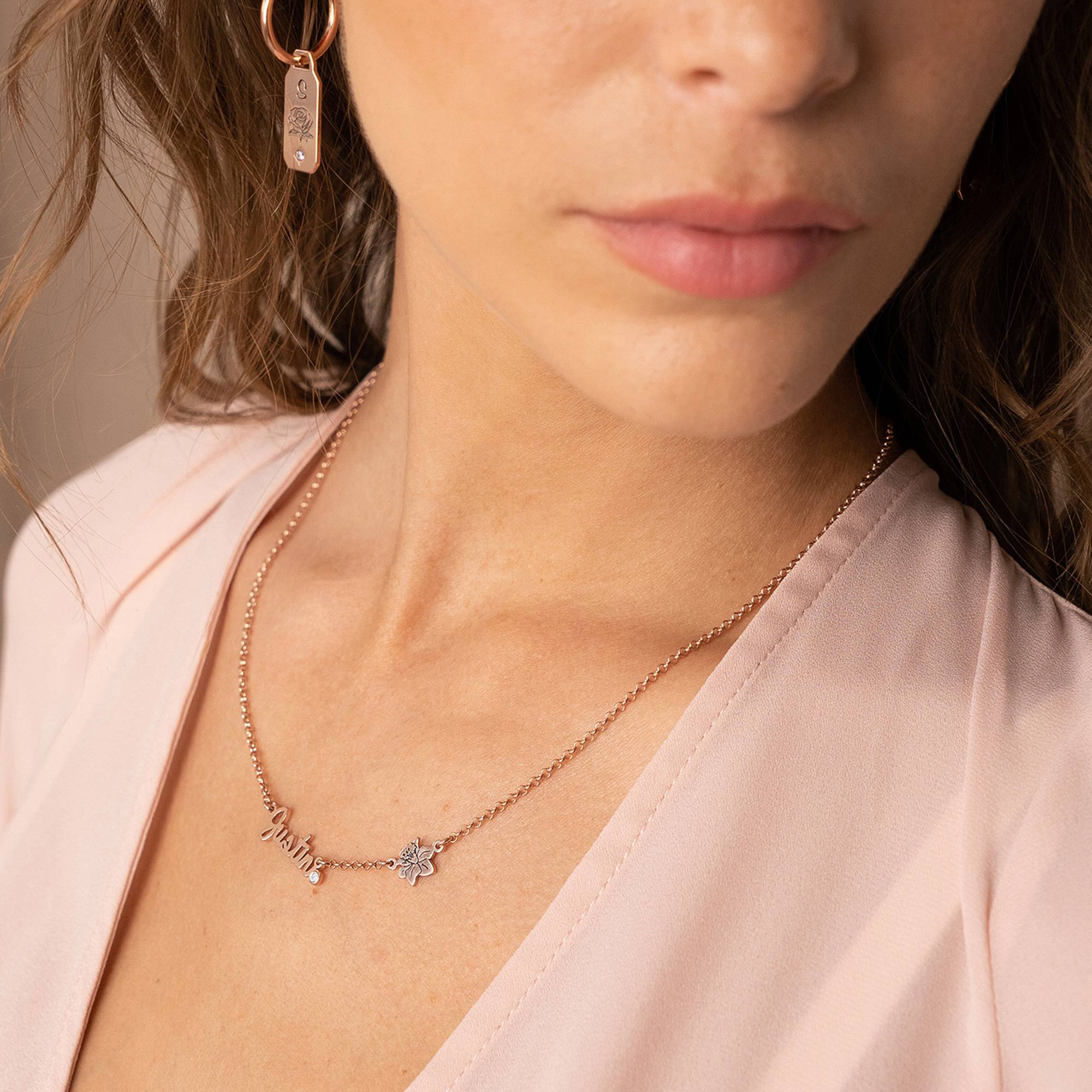 Blühende Geburtsblume Mehrnamen-Kette mit Diamanten - rosévergoldetes Sterlingsilber-3 Blühende Geburtsblume Mehrnamen-Kette mit Diamanten - rosévergoldetes Sterlingsilber-3 Produktfoto