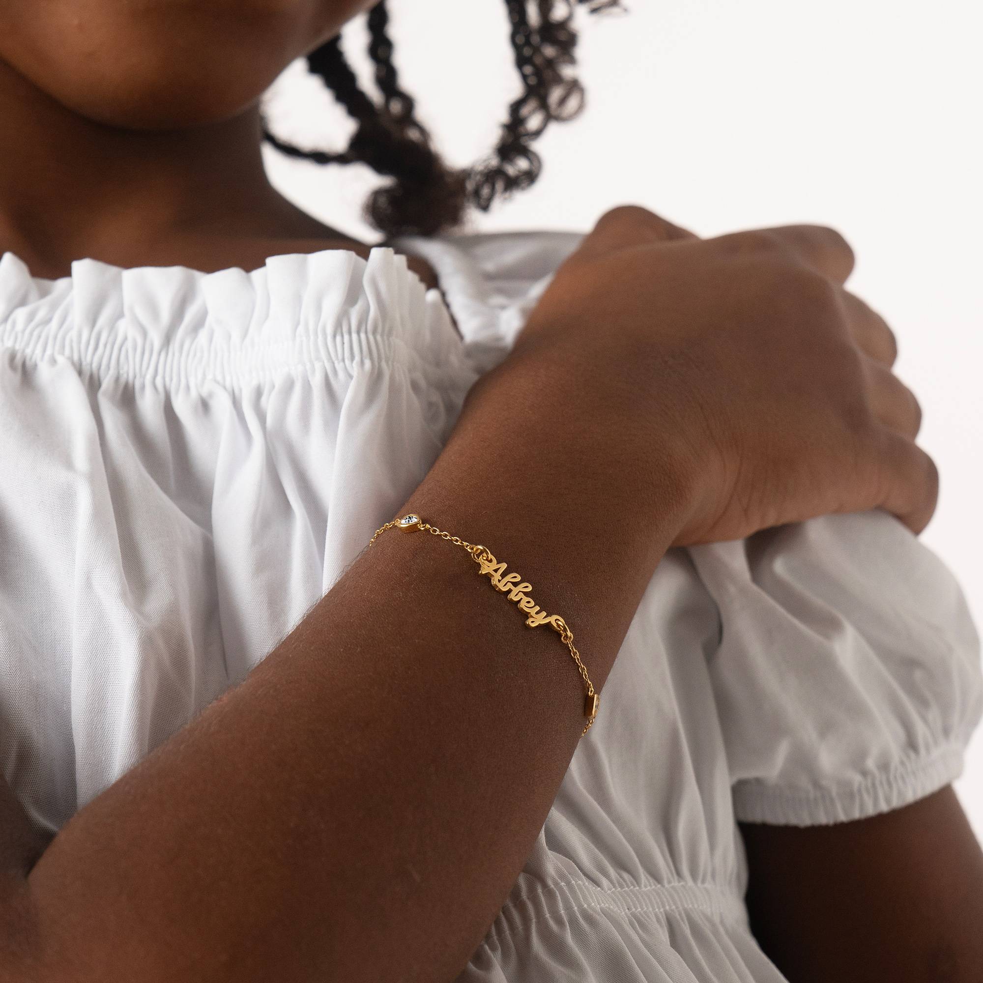 Charli Namensarmband mit herzförmigen Zirkonia für Mädchen - vergoldetes Sterlingsilber-3 Charli Namensarmband mit herzförmigen Zirkonia für Mädchen - vergoldetes Sterlingsilber-3 Produktfoto