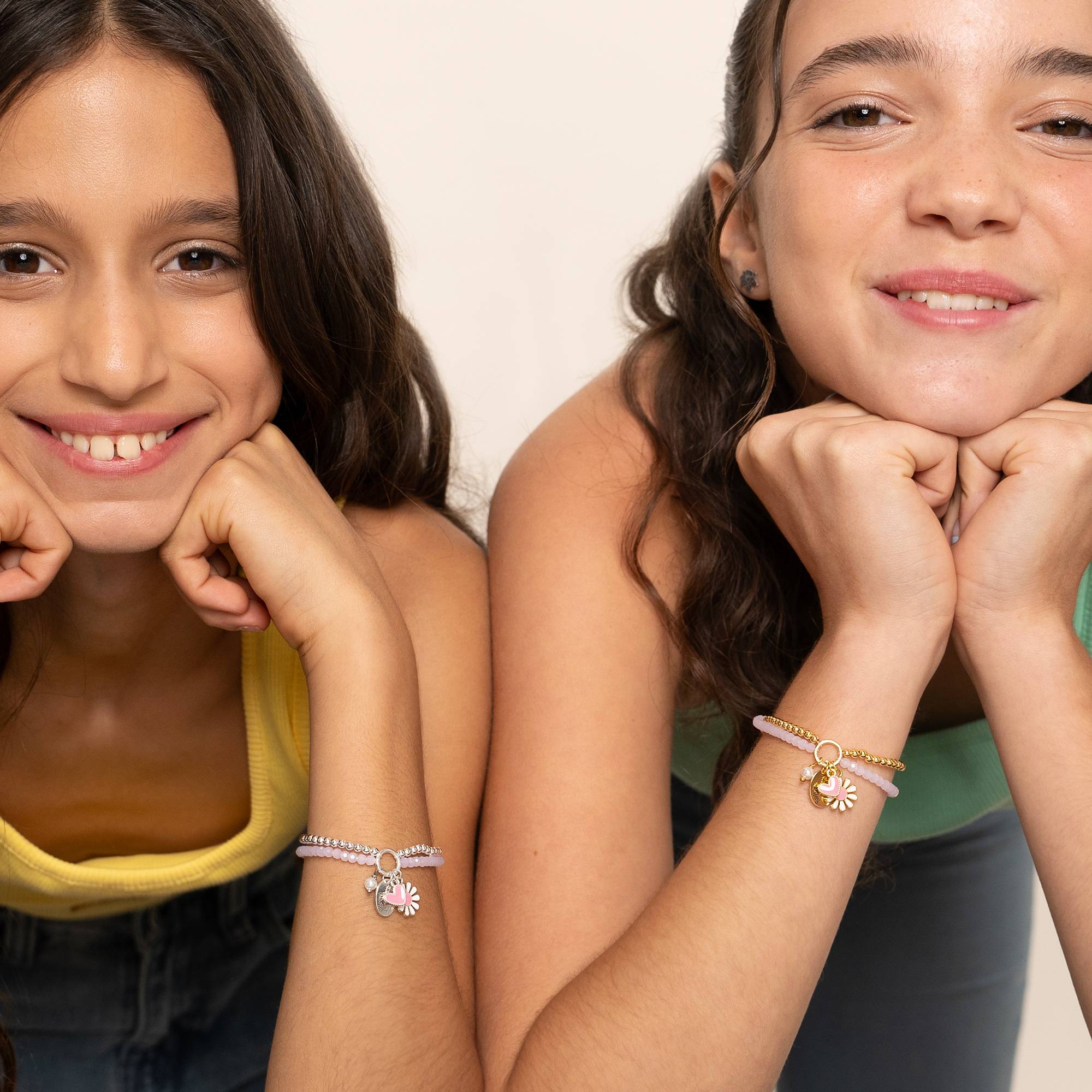Daisygirl Perlenarmband mit Charms - 750er vergoldetes Messing-1 Produktfoto
