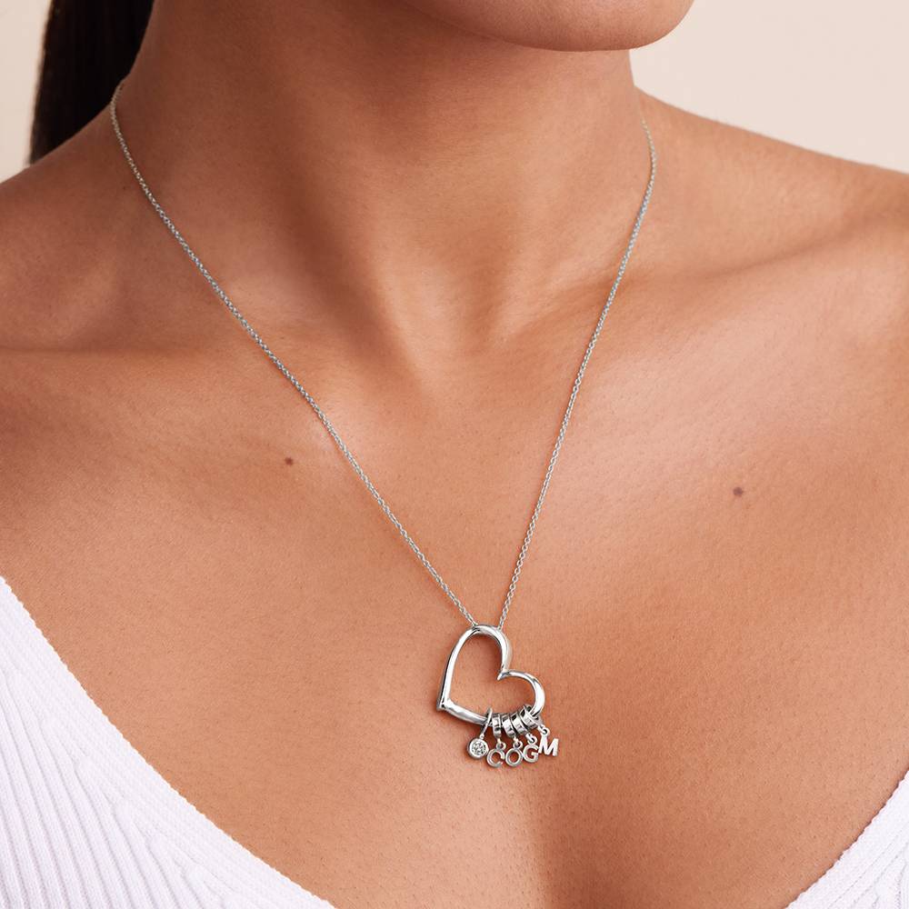 Delina Halskette mit Tropfen-Initialen und 0,10 ct Diamant - 925er Sterlingsilber-3 Delina Halskette mit Tropfen-Initialen und 0,10 ct Diamant - 925er Sterlingsilber-3 Produktfoto