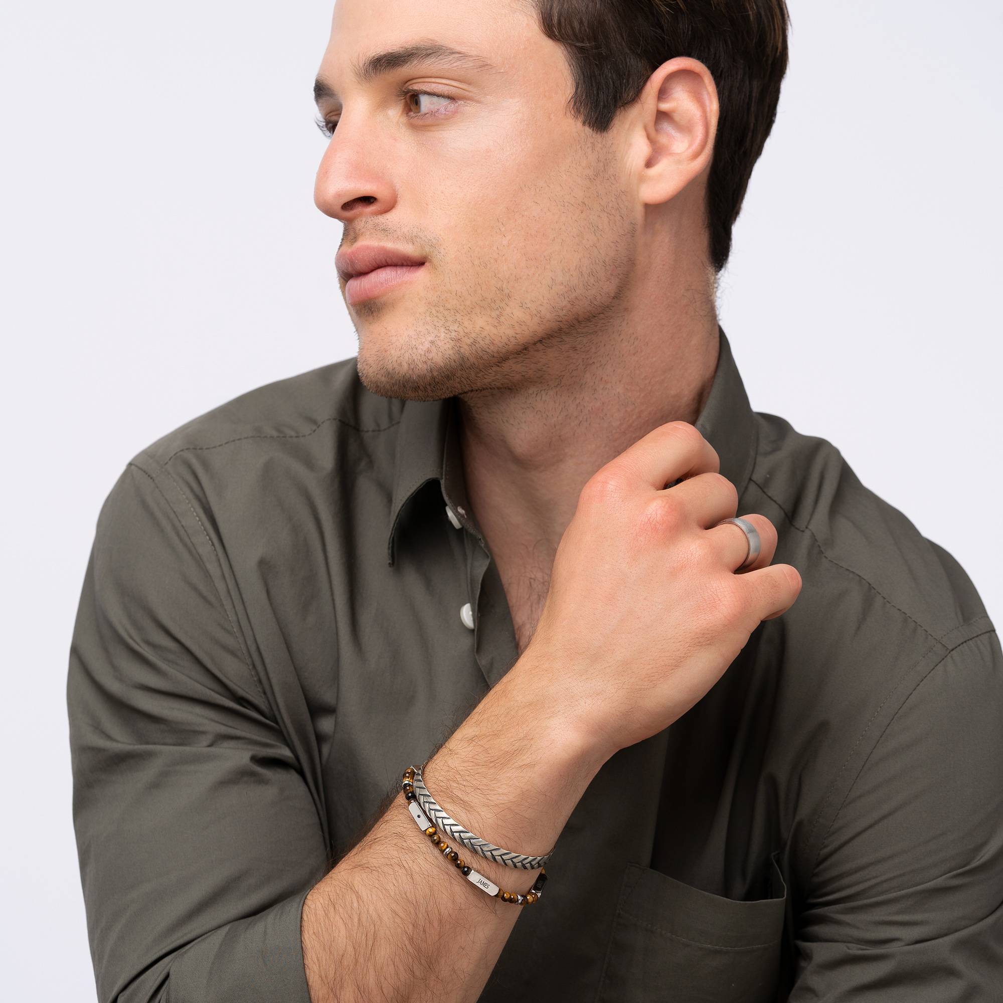 East Coast personalisierbares Tigerauge Perlenarmband mit schwarzen Diamanten für Männer-3 Produktfoto