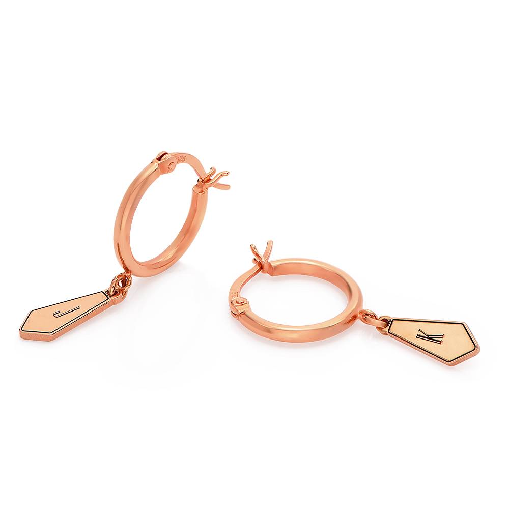 Gia Initial Creolen mit Tropfen-Anhängern - rosévergoldetes Sterlingsilber-3 Gia Initial Creolen mit Tropfen-Anhängern - rosévergoldetes Sterlingsilber-3 Produktfoto