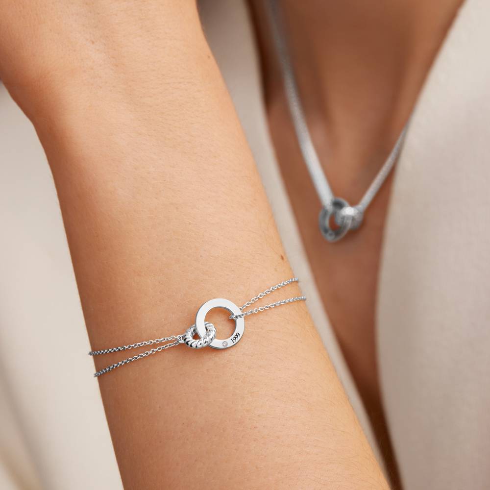 Grace Armband mit verflochtenen Ringen und Diamant - in Silber-1 Grace Armband mit verflochtenen Ringen und Diamant - in Silber-1 Produktfoto