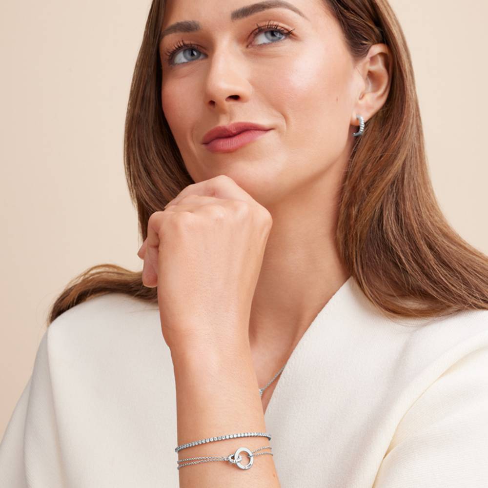 Grace Armband mit verflochtenen Ringen und Diamant - in Silber-4 Grace Armband mit verflochtenen Ringen und Diamant - in Silber-4 Produktfoto