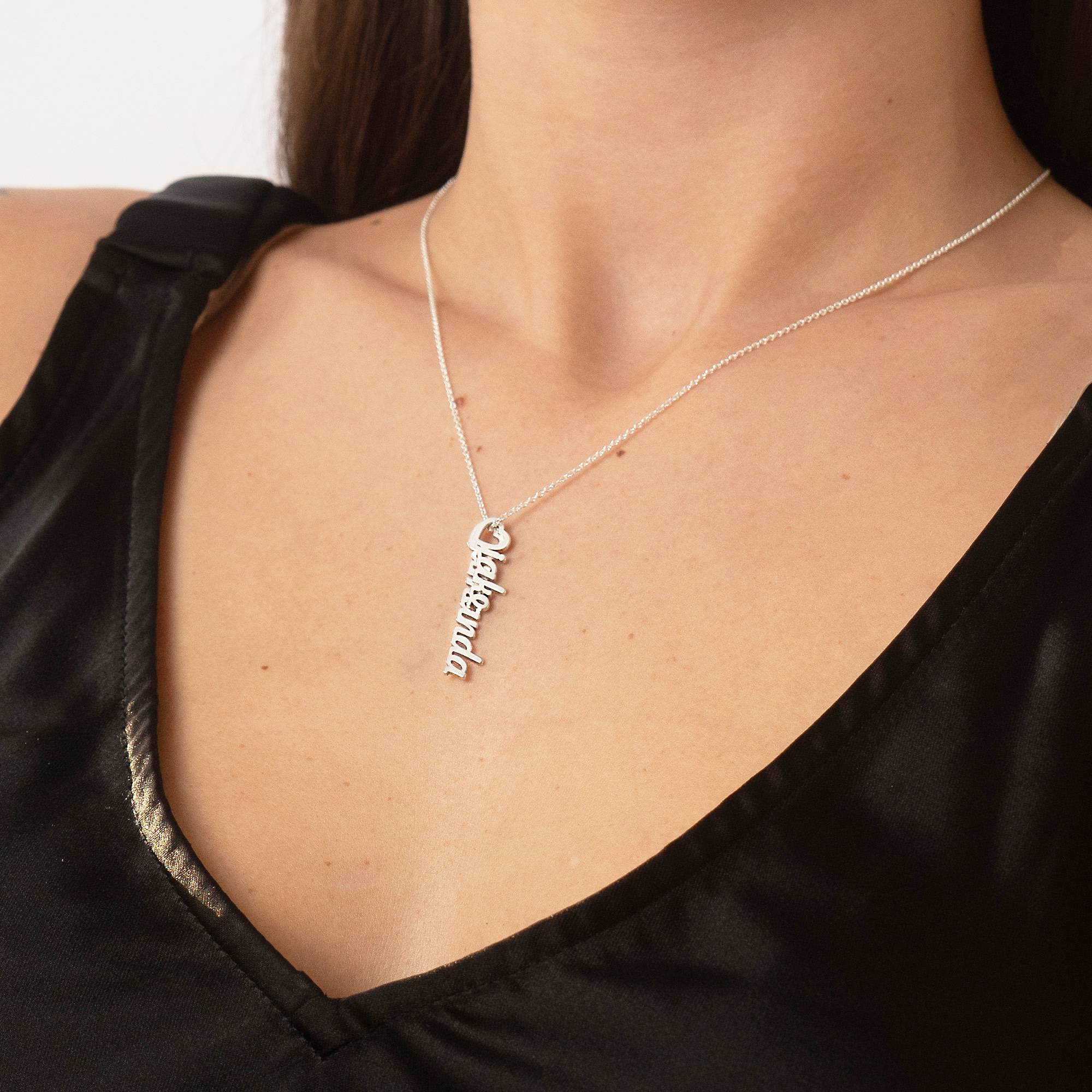 Kette mit vertikalen Herztropfen-Namensanhängern - 925er Sterlingsilber-5 Kette mit vertikalen Herztropfen-Namensanhängern - 925er Sterlingsilber-5 Produktfoto