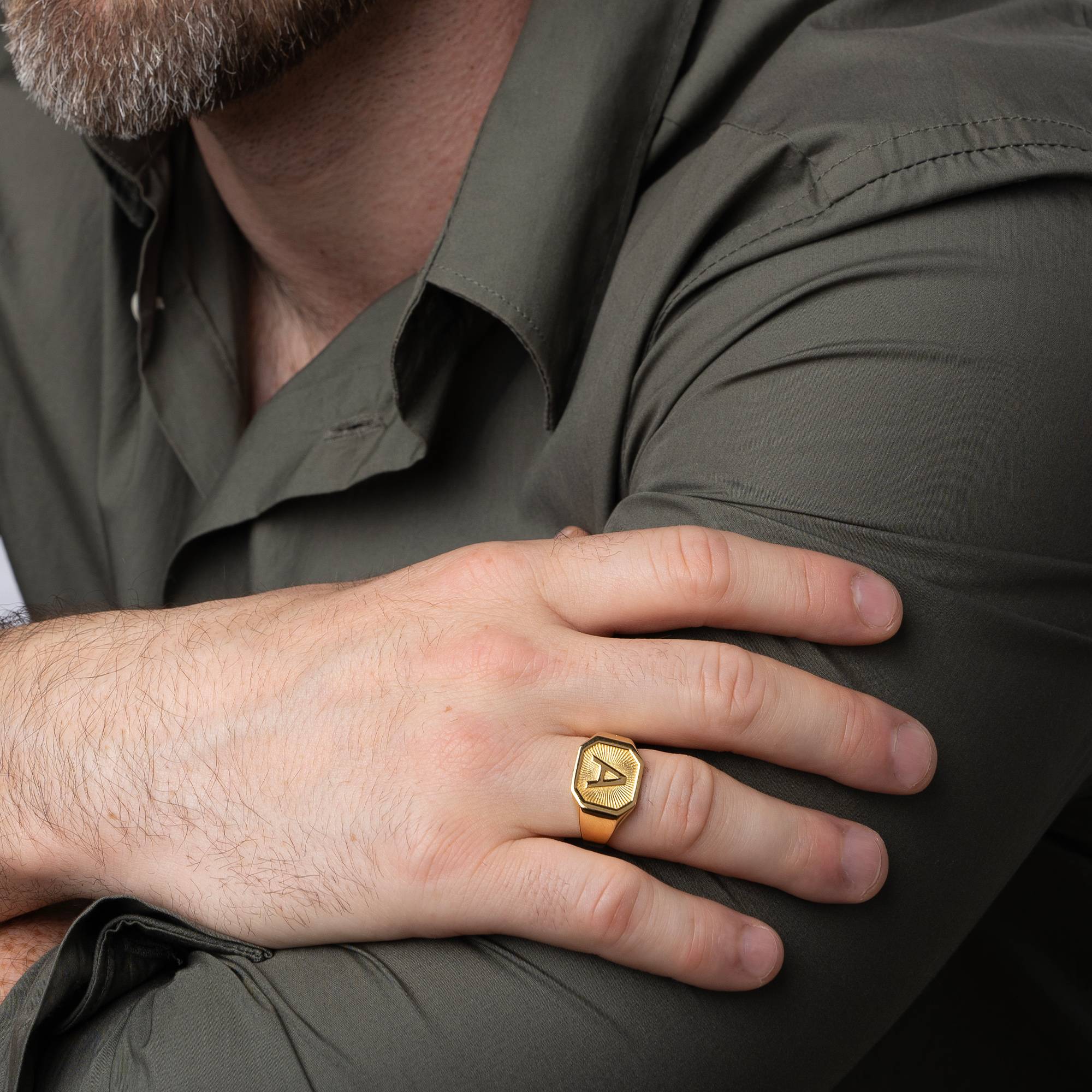 Heritage Initial Ring für Männer  - vergoldetes Sterlingsilber-4 Produktfoto