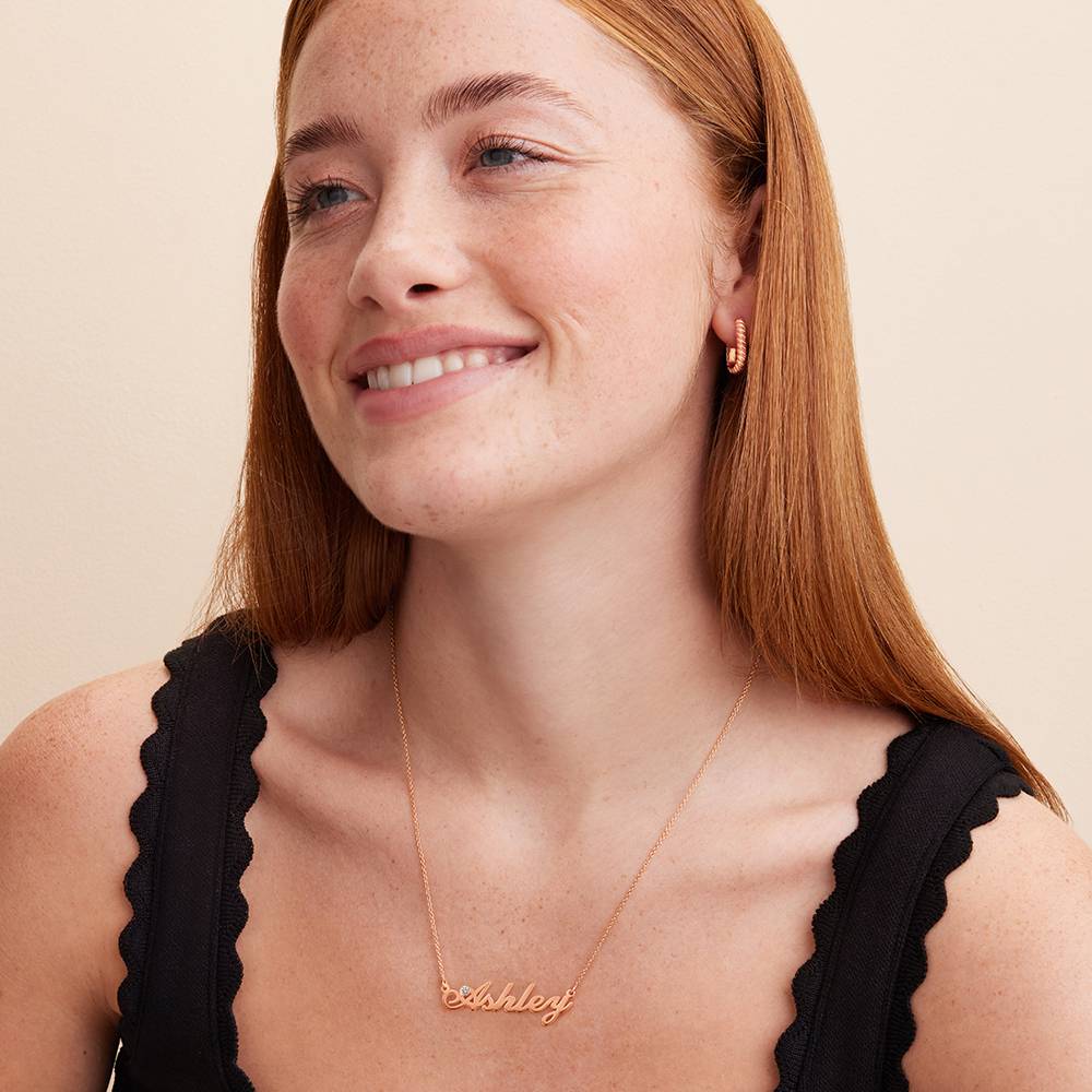 Hollywood Namenskette mit 0,05 ct Diamant - rosévergoldetes Sterlingsilber-3 Hollywood Namenskette mit 0,05 ct Diamant - rosévergoldetes Sterlingsilber-3 Produktfoto