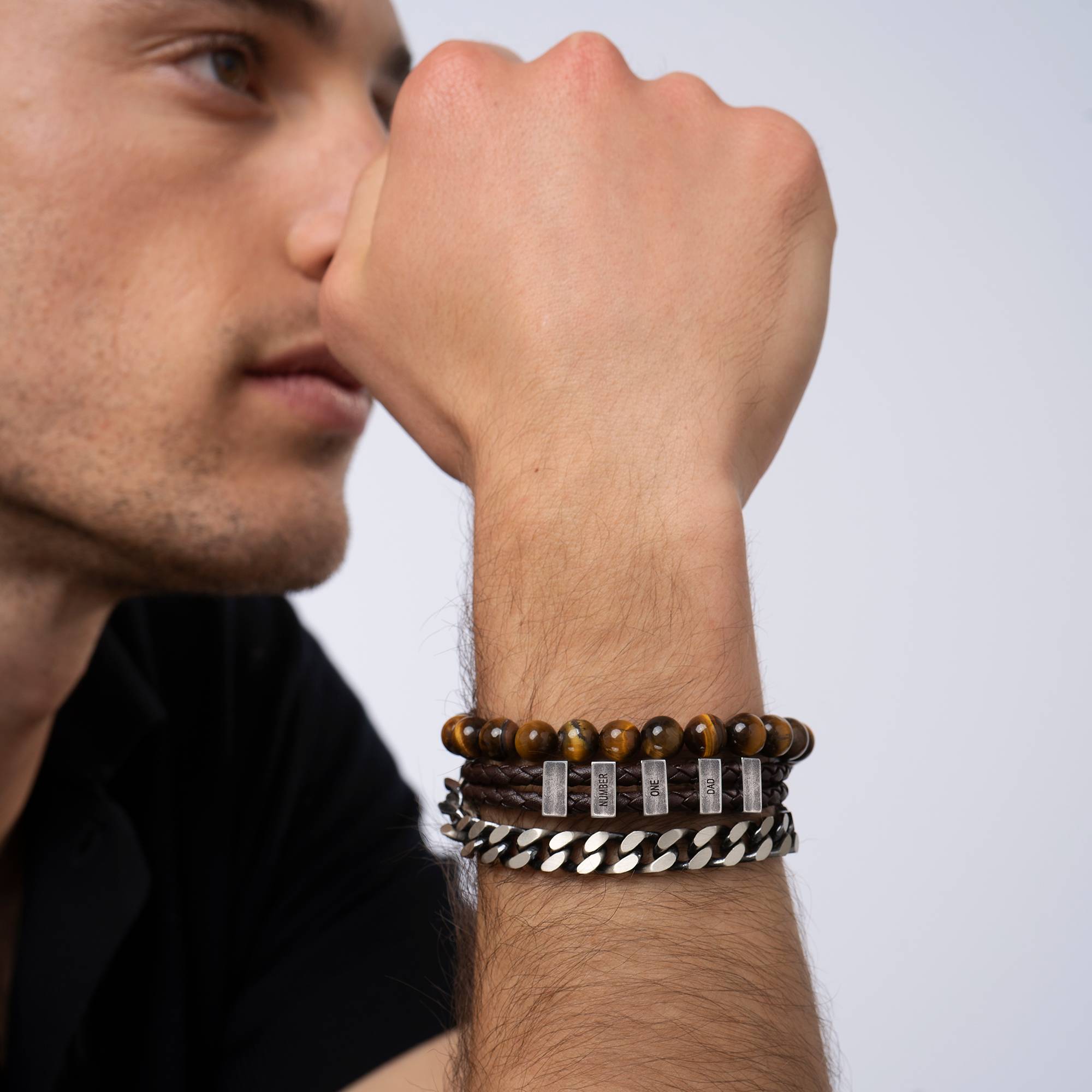 Hunter braunes geflochtenes T-Bar Lederarmband mit gravierbaren Edelstahl-Beads-3 Hunter braunes geflochtenes T-Bar Lederarmband mit gravierbaren Edelstahl-Beads-3 Produktfoto