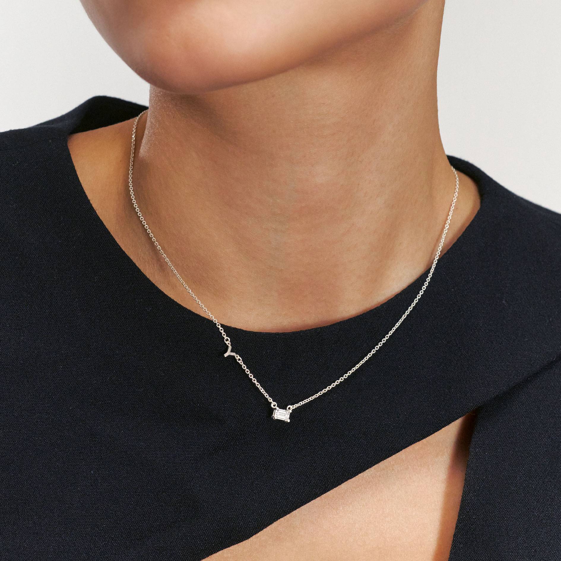 Mia Halskette mit Initialen und 0,3 ct Diamanten - 925er Sterlingsilber-4 Produktfoto