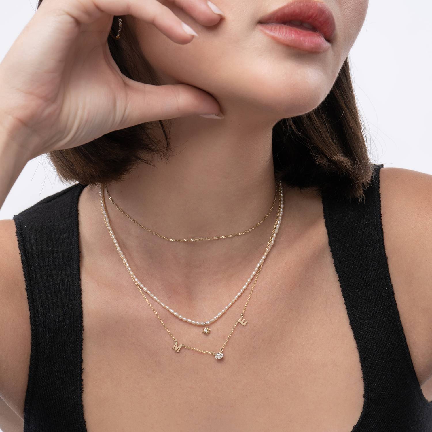Mia Halskette mit Initialen und 0,3 ct Diamanten - 417er Gelbgold-1 Mia Halskette mit Initialen und 0,3 ct Diamanten - 417er Gelbgold-1 Produktfoto