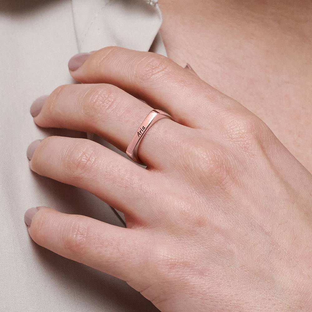 Iris quadratischer Ring mit Namen - rosévergoldetes Sterlingsilber-2 Iris quadratischer Ring mit Namen - rosévergoldetes Sterlingsilber-2 Produktfoto