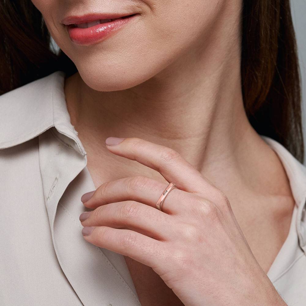Iris quadratischer Ring mit Namen - rosévergoldetes Sterlingsilber-1 Iris quadratischer Ring mit Namen - rosévergoldetes Sterlingsilber-1 Produktfoto