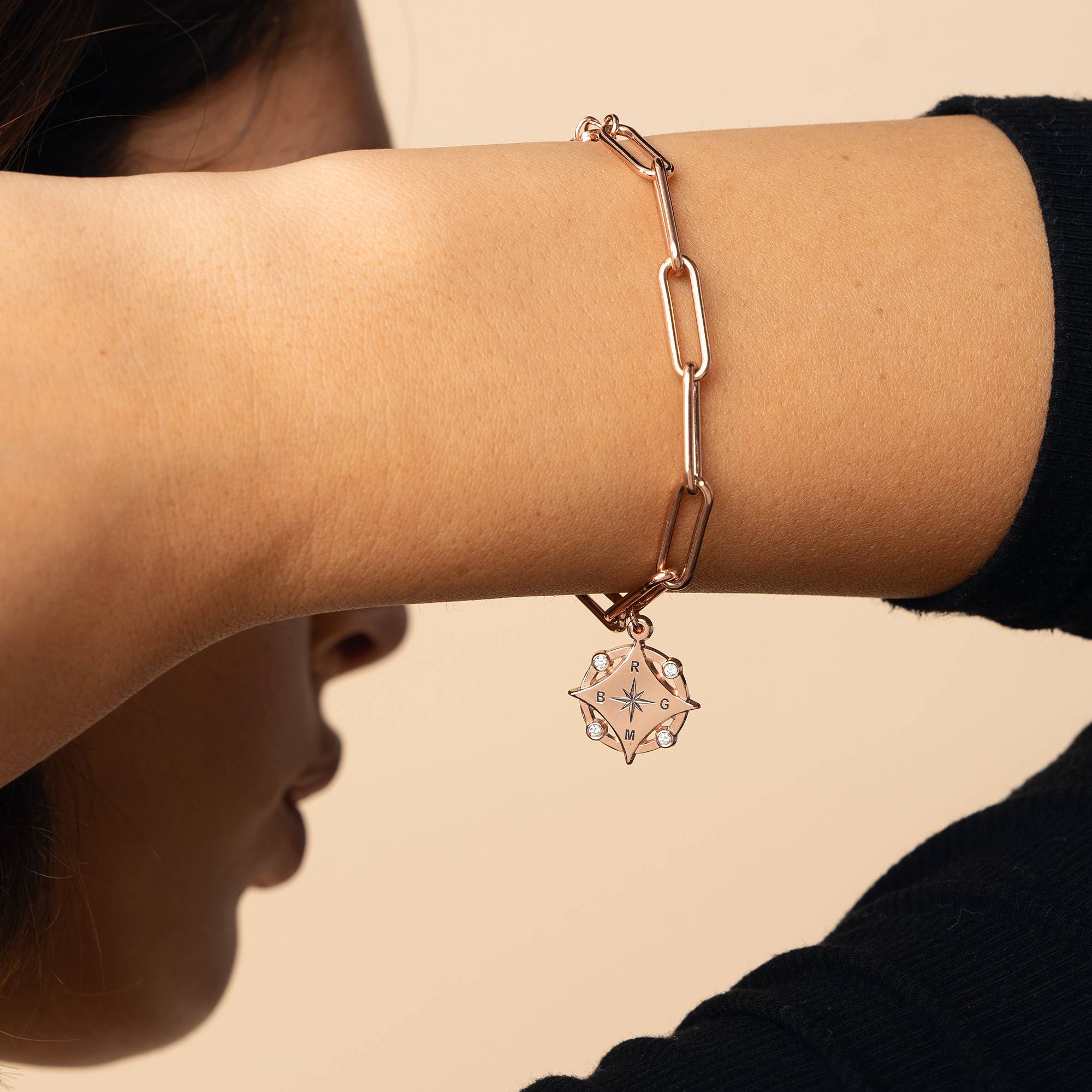 Kaia Initial Kompass-Armband mit Diamanten - rosévergoldetes Sterlingsilber-3 Produktfoto