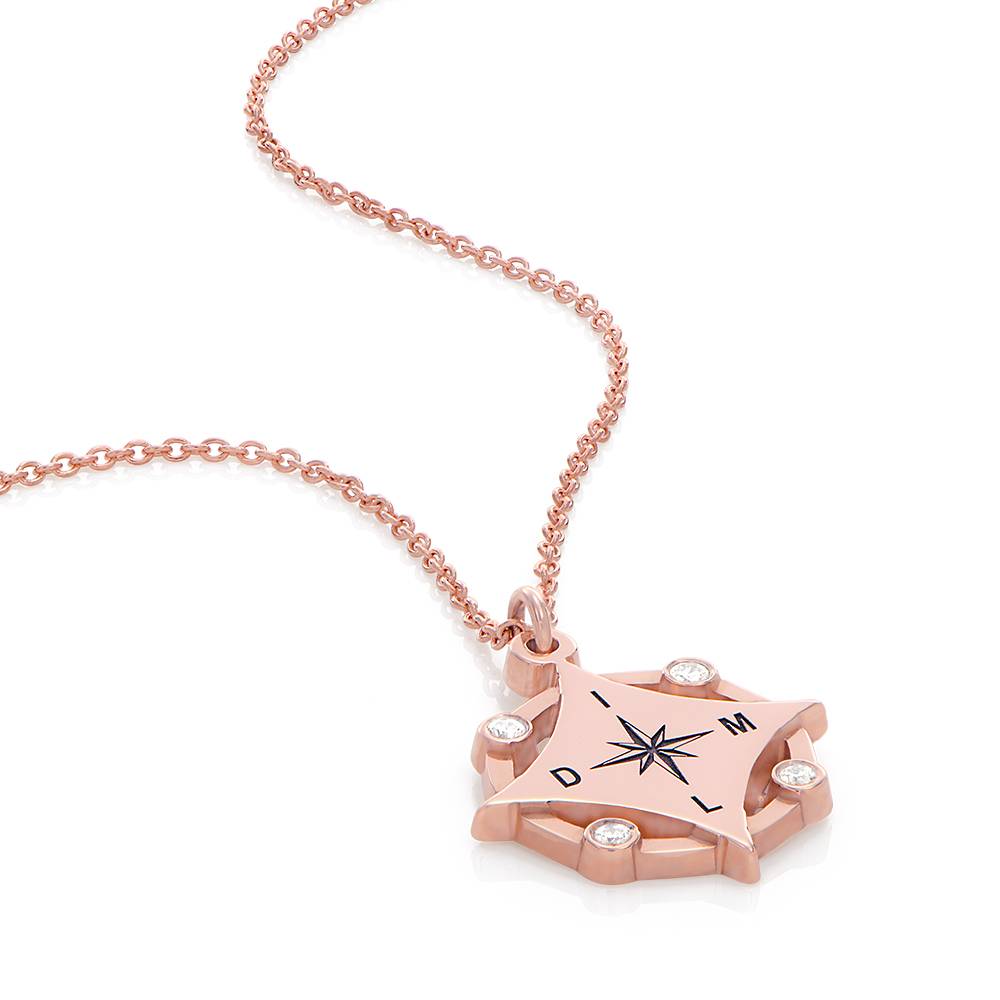 Kaia Initial Kompass-Halskette mit Diamanten - rosévergoldetes Sterlingsilber-1 Kaia Initial Kompass-Halskette mit Diamanten - rosévergoldetes Sterlingsilber-1 Produktfoto