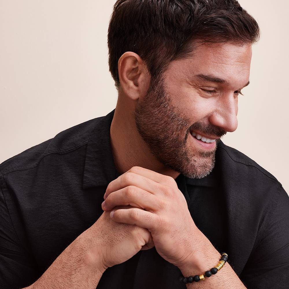 Lavastein Herrenarmband mit gravierbaren vergoldeten Beads-3 Produktfoto