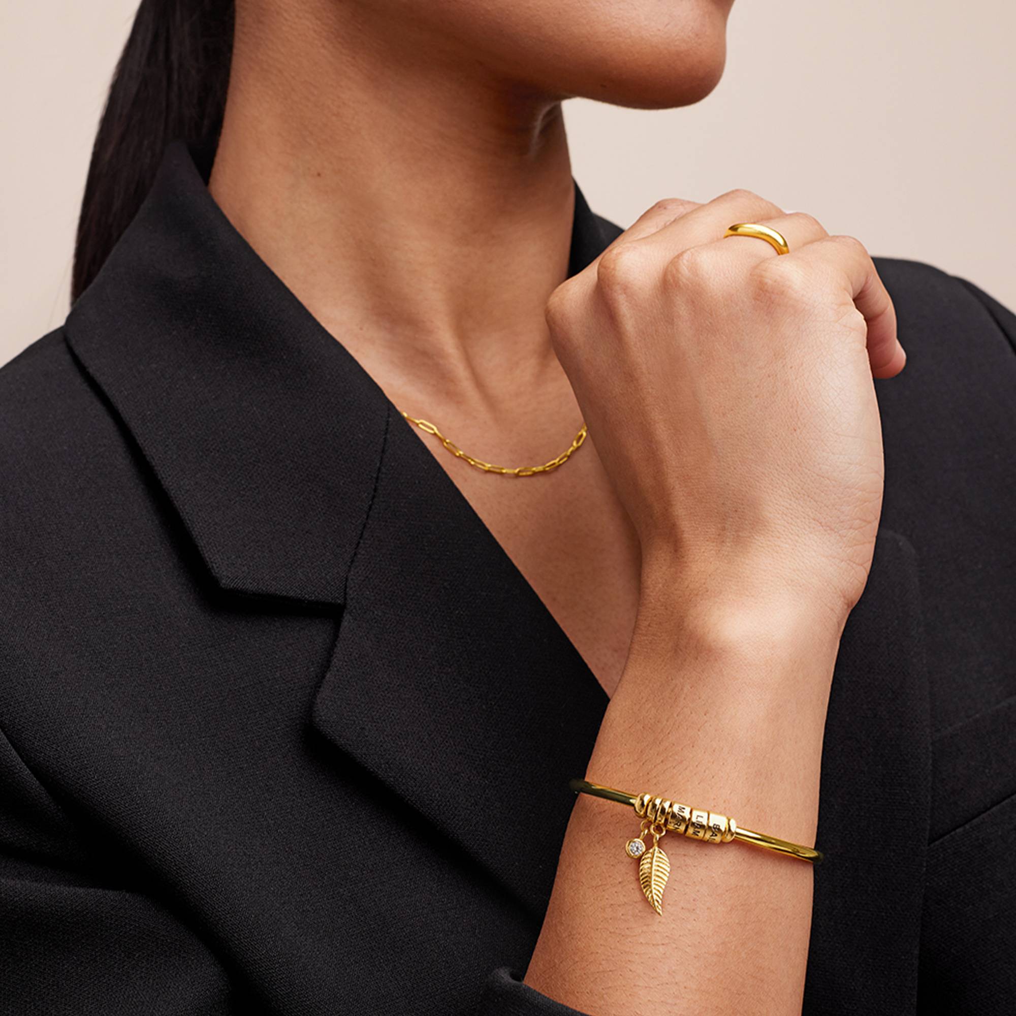 Linda Kreisanhänger-Armreif mit gravierten Vermeil-Beads und Diamant-3 Produktfoto