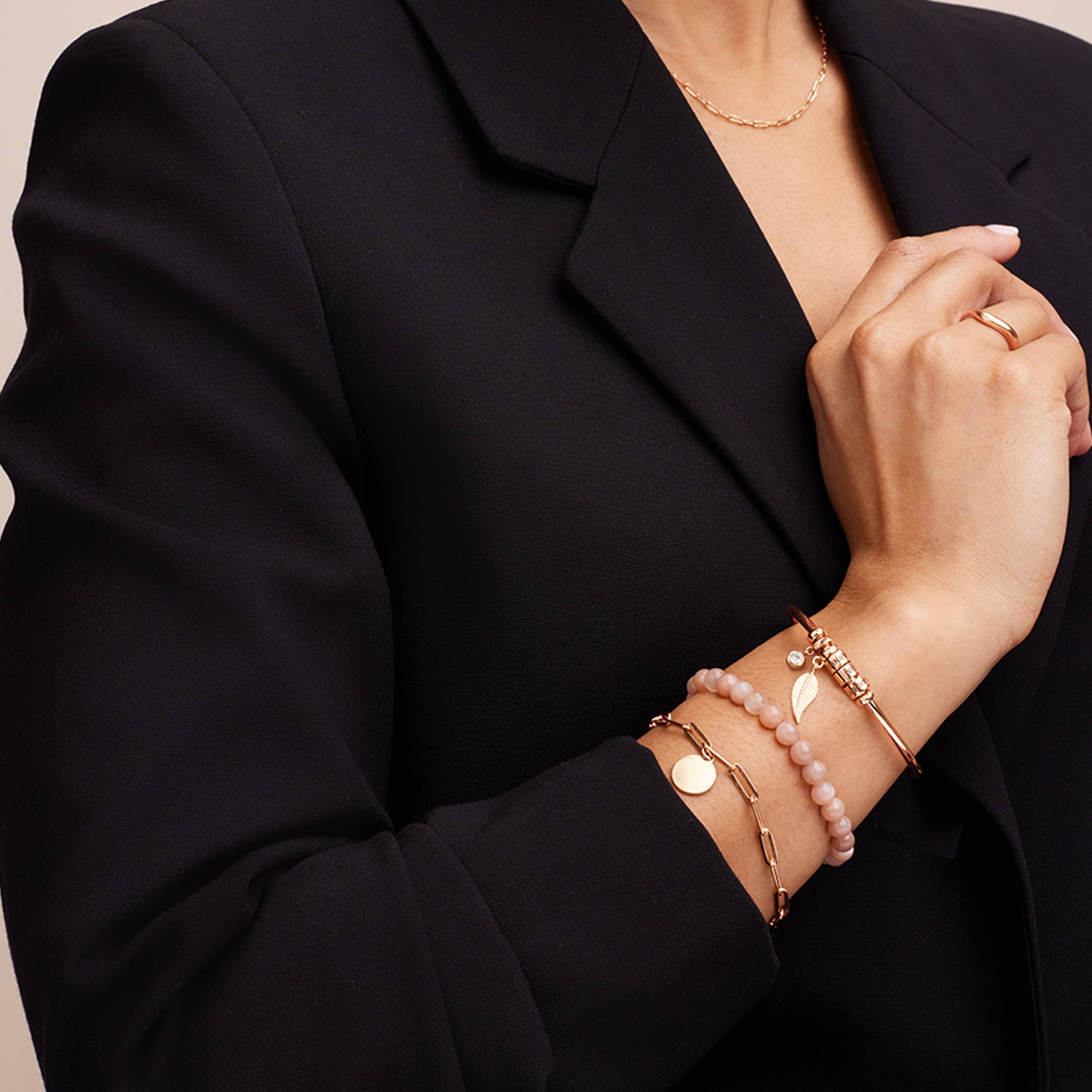 Linda Kreisanhänger-Armreif mit gravierten rosé vergoldeten Beads und Diamant-5 Produktfoto