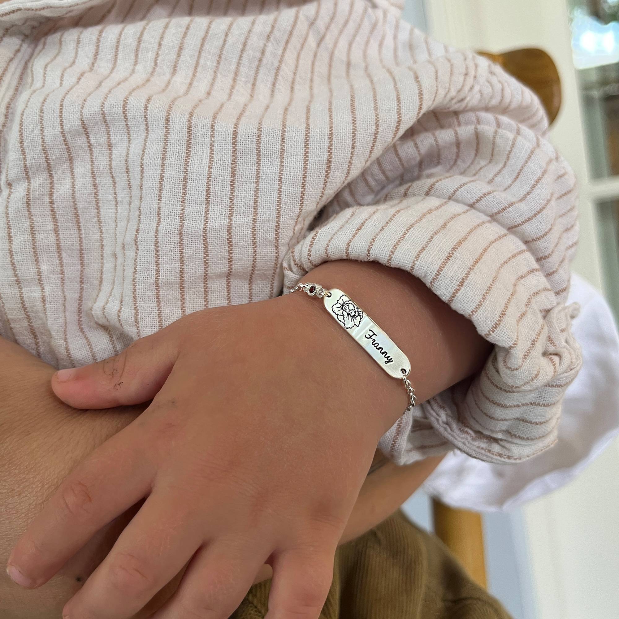Lyla Baby-Namensarmband mit Geburtsblume und Geburtsstein - 925er Sterlingsilber-4 Produktfoto