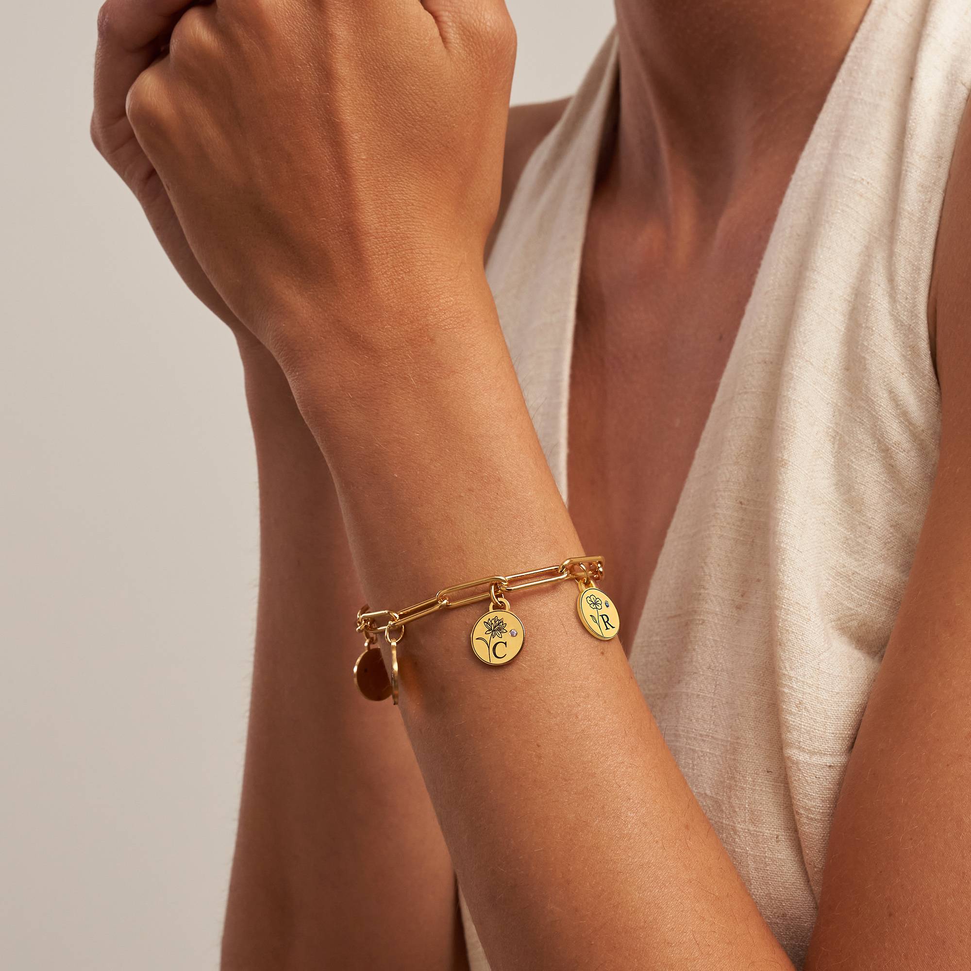 Prärie Initial Charm-Armband mit Geburtsblume und Geburtsstein - vergoldetes Sterlingsilber-3 Produktfoto
