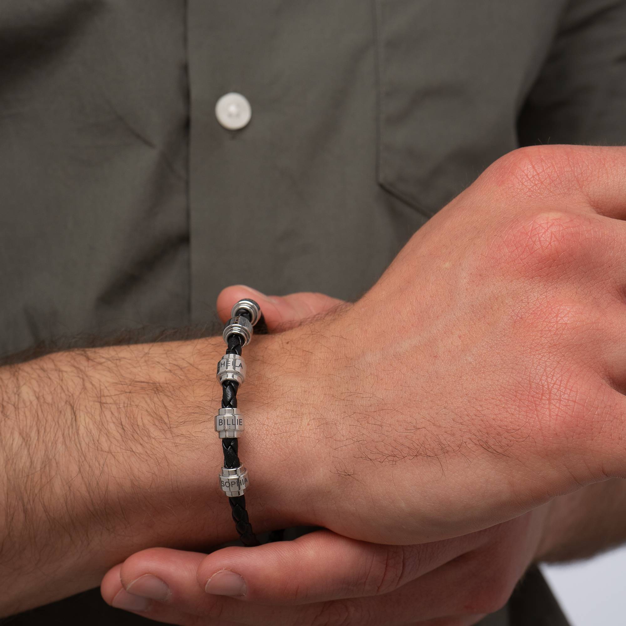 Schwarzes Lederarmband für Männer mit gravierbaren Edelstahl-Beads-3 Produktfoto