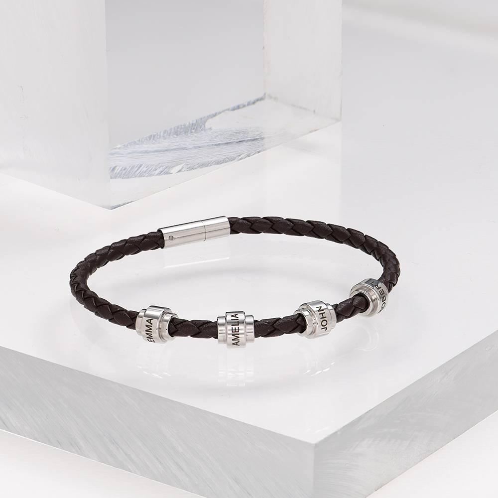 Braunes Lederarmband für Männer mit gravierbaren Edelstahl-Beads-1 Braunes Lederarmband für Männer mit gravierbaren Edelstahl-Beads-1 Produktfoto