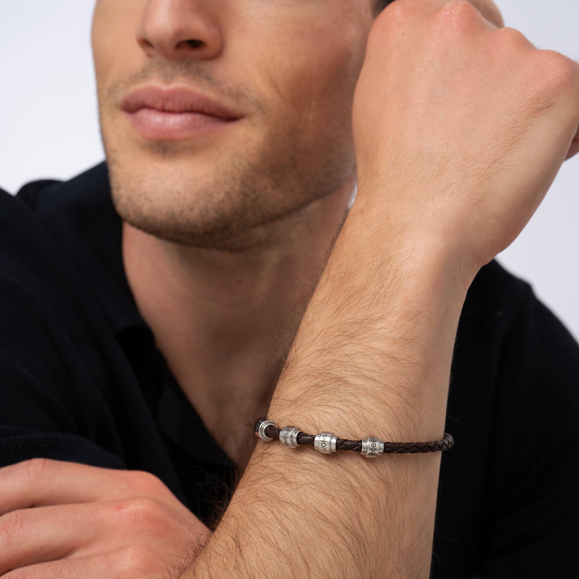 Braunes Lederarmband für Männer mit gravierbaren Edelstahl-Beads-4 Braunes Lederarmband für Männer mit gravierbaren Edelstahl-Beads-4 Produktfoto