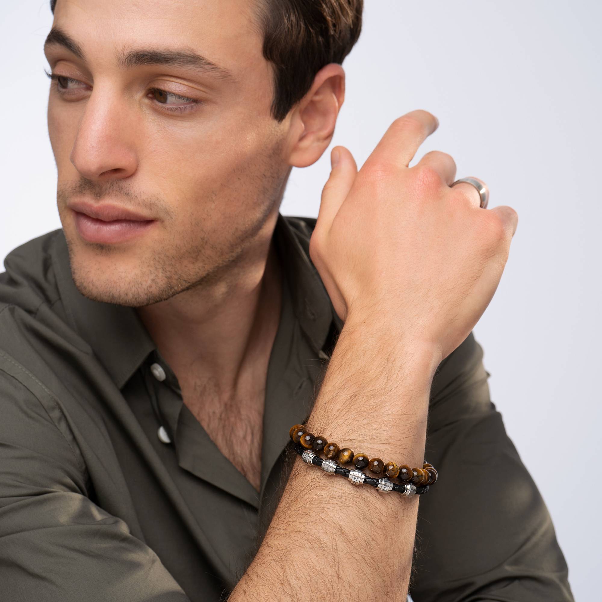 Schwarzes Lederarmband für Männer mit gravierbaren Edelstahl-Beads-2 Produktfoto