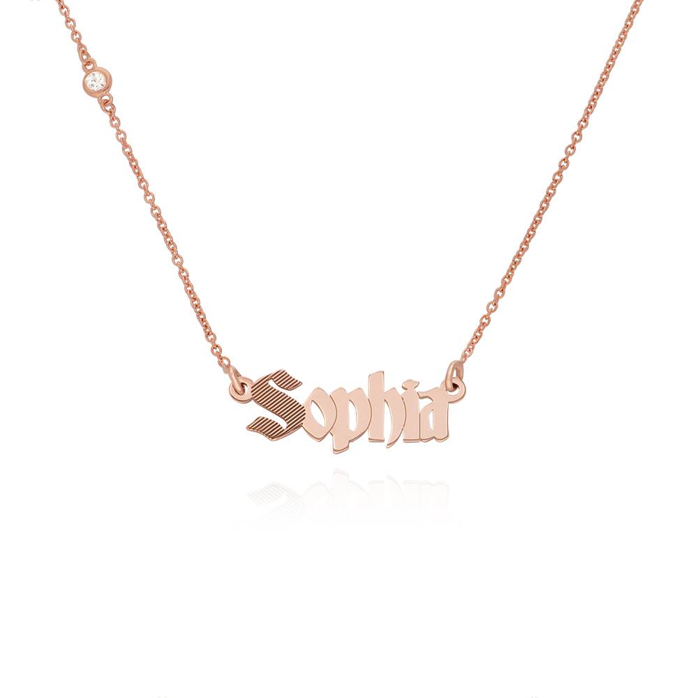 Wednesday geprägte gotische Namenskette mit Diamant - rosévergoldetes Sterlingsilber-4 Wednesday geprägte gotische Namenskette mit Diamant - rosévergoldetes Sterlingsilber-4 Produktfoto