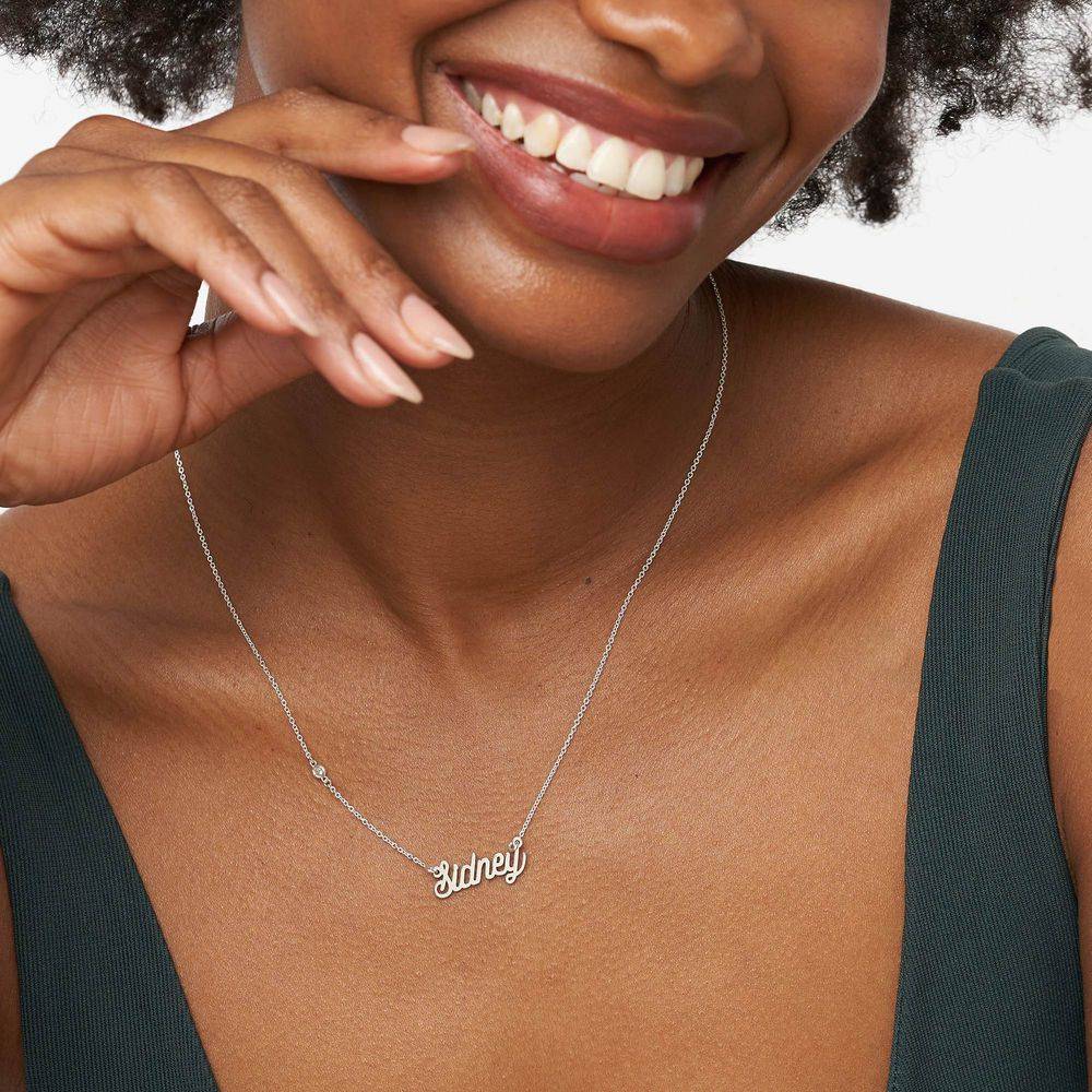 Twirl Script Namenskette mit Diamant - Silber-3 Twirl Script Namenskette mit Diamant - Silber-3 Produktfoto