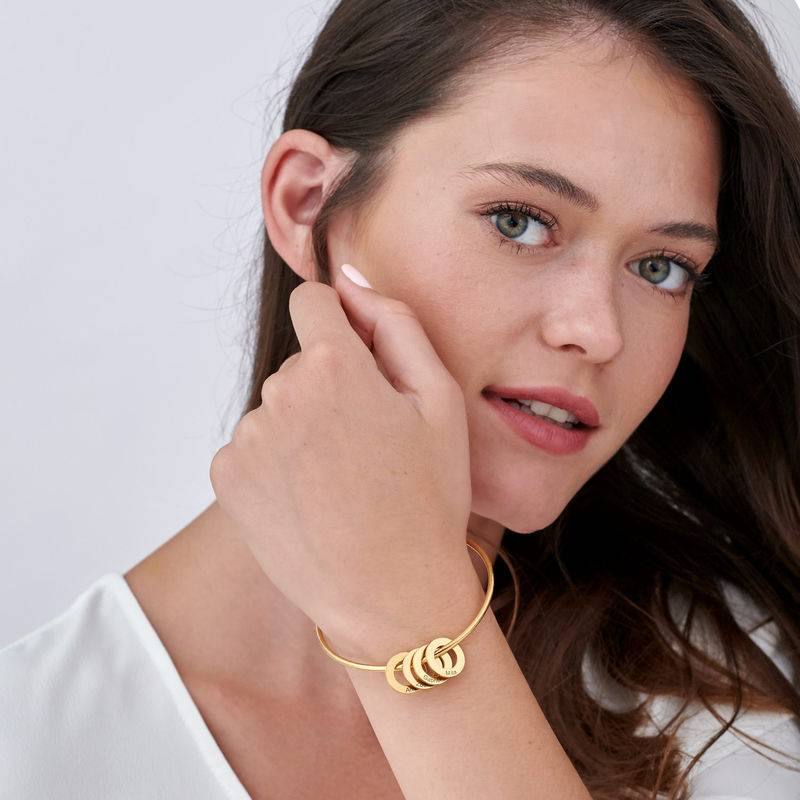 Armreif mit gravierbaren Kreis-Charms - Gold-Vermeil-3 Produktfoto
