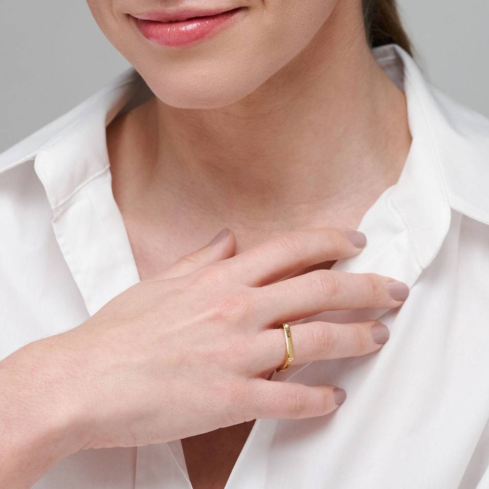 Iris quadratischer Ring mit Namen und Diamanten - vergoldetes Sterlingsilber-1 Produktfoto