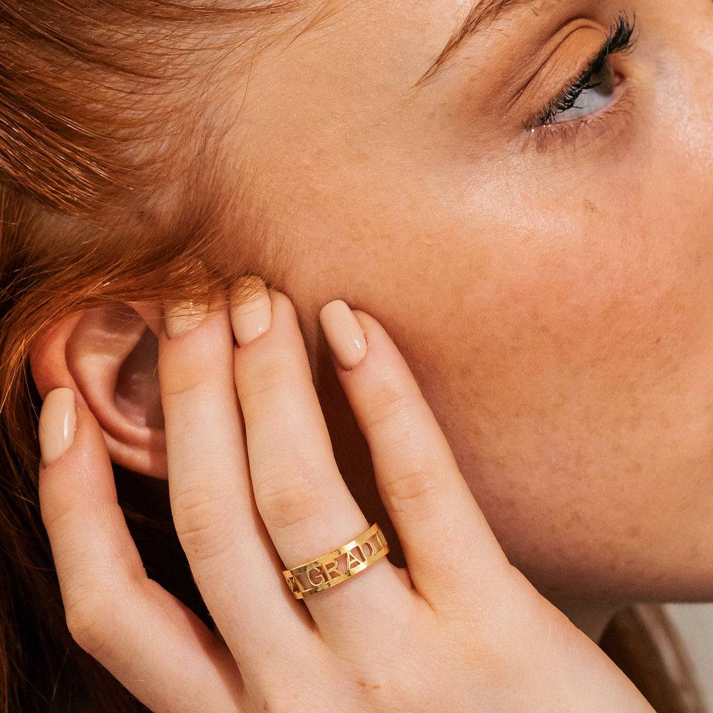 Personalsierter Abschluss-Ring mit kubischem Zirkon - 750er vergoldetes Silber-2 Produktfoto