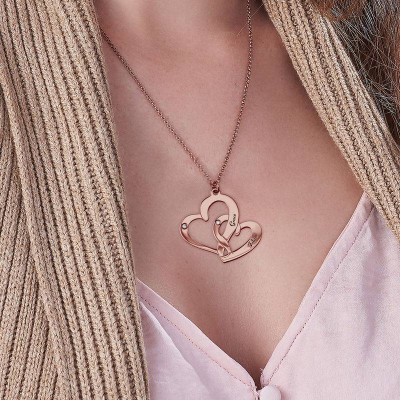 Gravierte zwei Herzen-Kette mit Diamanten - rosévergoldetes Sterlingsilber-3 Gravierte zwei Herzen-Kette mit Diamanten - rosévergoldetes Sterlingsilber-3 Produktfoto