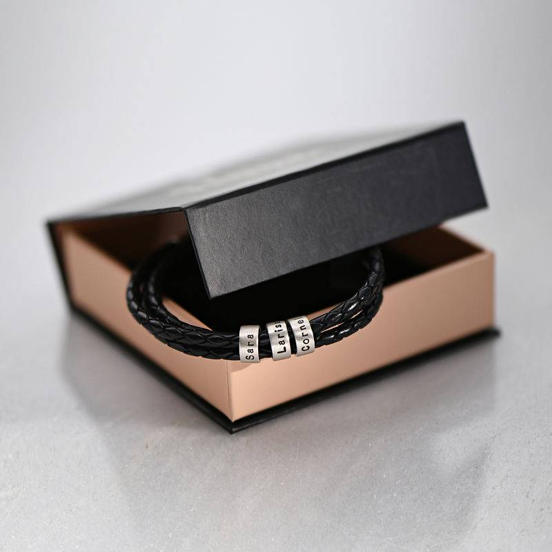 Schwarzes geflochtenes Lederarmband mit gravierten silbernen Beads-2 Schwarzes geflochtenes Lederarmband mit gravierten silbernen Beads-2 Produktfoto