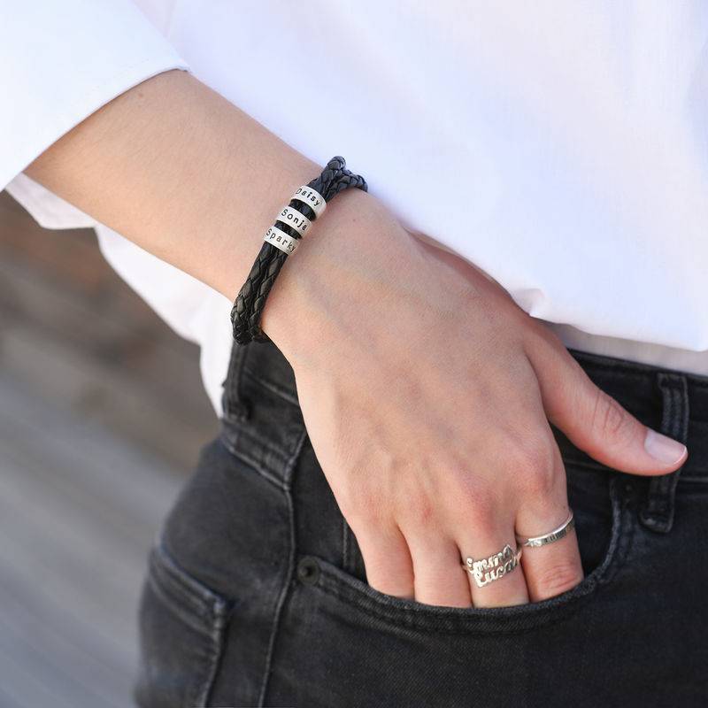 Schwarzes geflochtenes Lederarmband mit gravierten silbernen Beads für Frauen-3 Schwarzes geflochtenes Lederarmband mit gravierten silbernen Beads für Frauen-3 Produktfoto