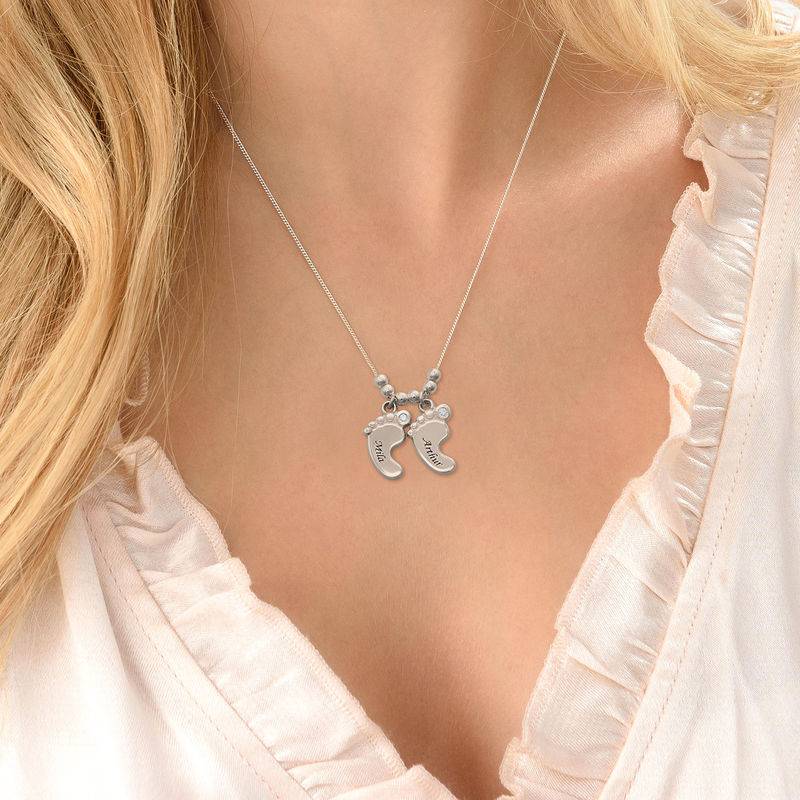 Mutterschmuck - gravierte Babyfüße-Kette mit Diamanten - in Silber-3 Mutterschmuck - gravierte Babyfüße-Kette mit Diamanten - in Silber-3 Produktfoto