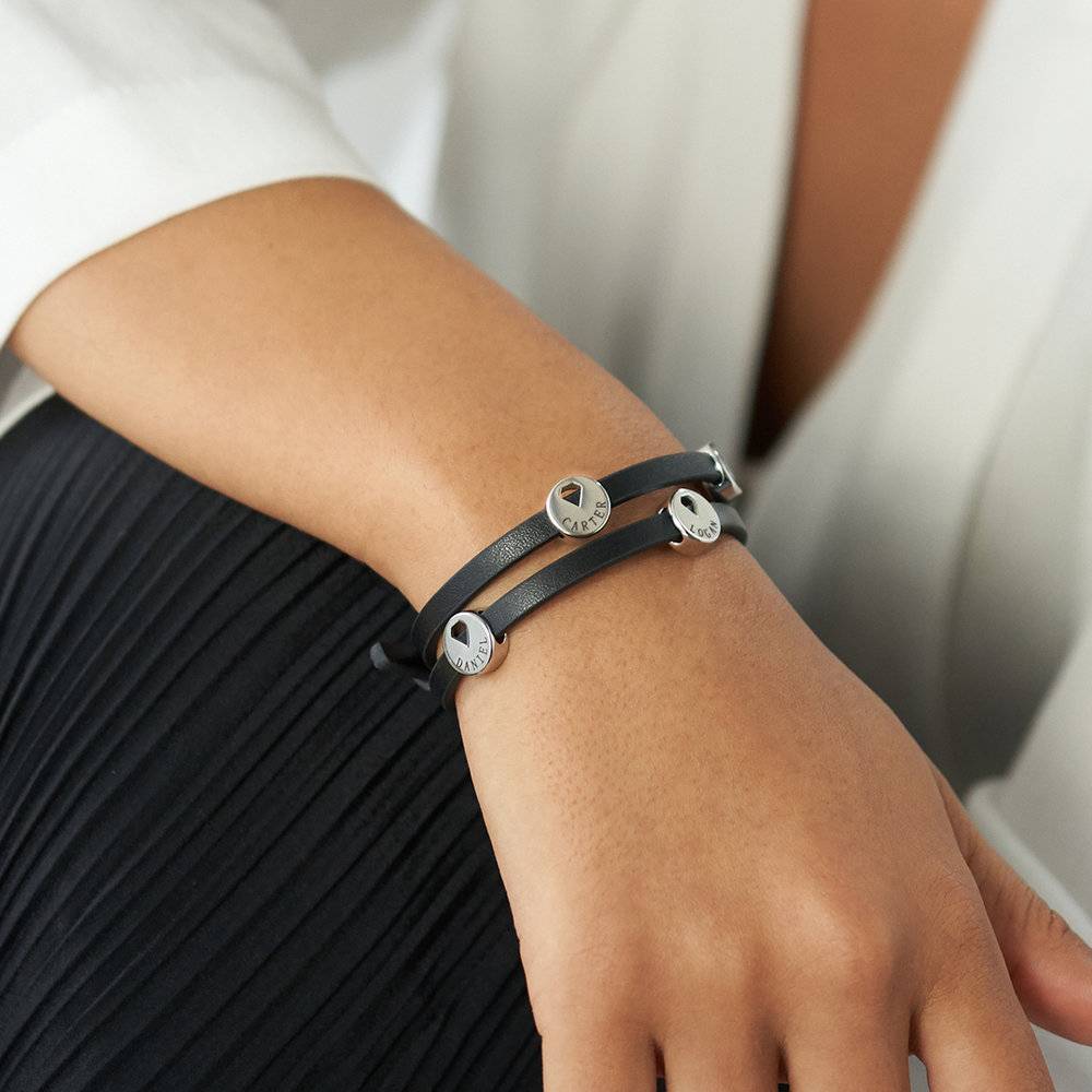 Leder-Wickelarmband mit Edelstahl-Charms-6 Leder-Wickelarmband mit Edelstahl-Charms-6 Produktfoto