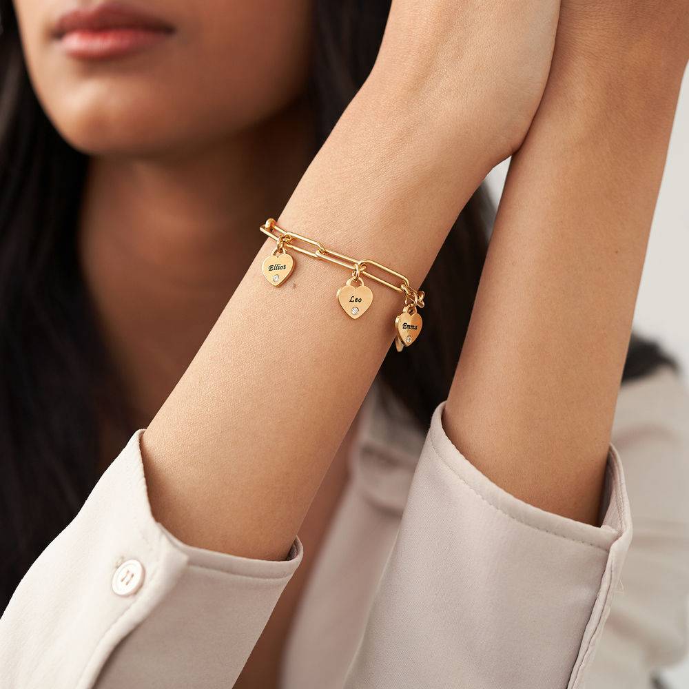 Rory Armband mit gravierten Herz-Charms und Diamanten - Vergoldet-3 Rory Armband mit gravierten Herz-Charms und Diamanten - Vergoldet-3 Produktfoto