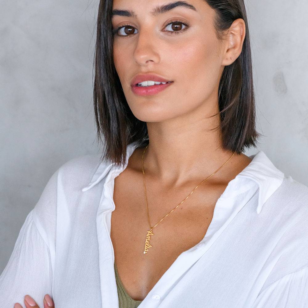 Kette mit vertikalen kursiven Namensanhängern und Diamanten - Vergoldet-3 Kette mit vertikalen kursiven Namensanhängern und Diamanten - Vergoldet-3 Produktfoto