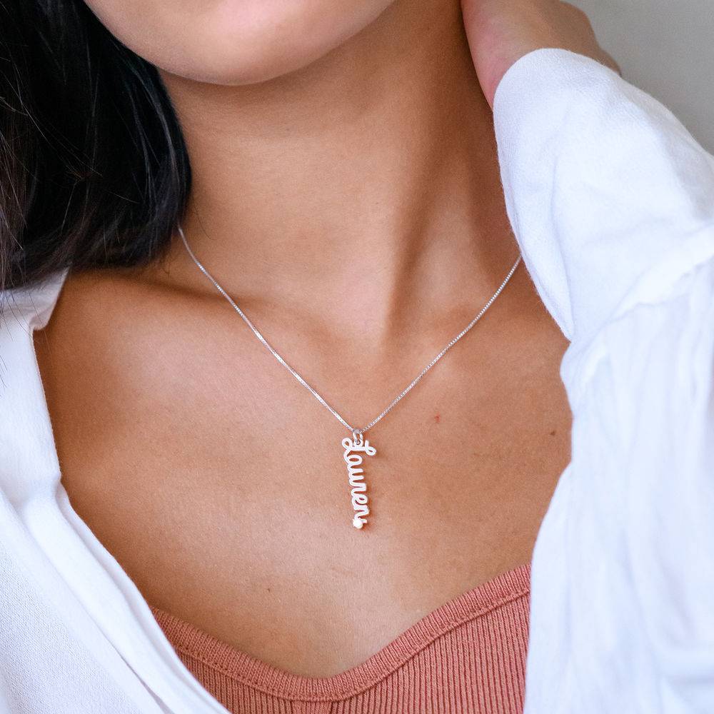Kette mit vertikalen kursiven  Namensanhängern und Diamanten  - Silber-2 Produktfoto
