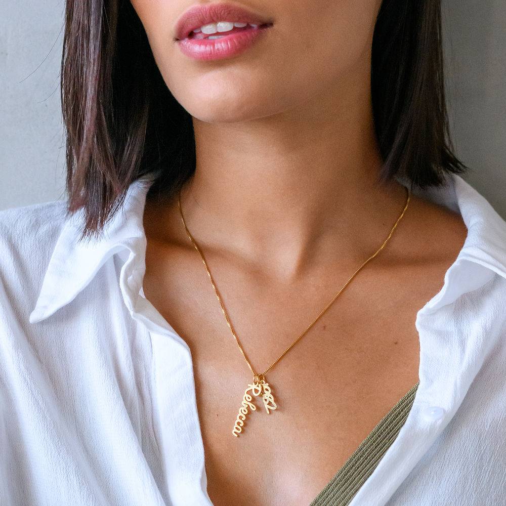 Kette mit vertikalen kursiven Namensanhängern - Gold-Vermeil-3 Kette mit vertikalen kursiven Namensanhängern - Gold-Vermeil-3 Produktfoto