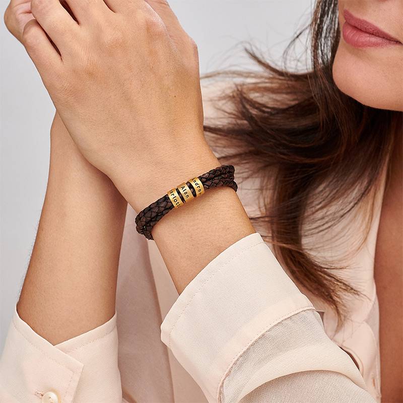 Braunes geflochtenes Lederarmband mit gravierten vergoldeten Beads für Frauen-3 Braunes geflochtenes Lederarmband mit gravierten vergoldeten Beads für Frauen-3 Produktfoto