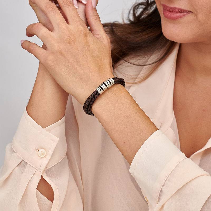 Braunes geflochtenes Lederarmband mit gravierten silbernen Beads für Frauen-2 Produktfoto