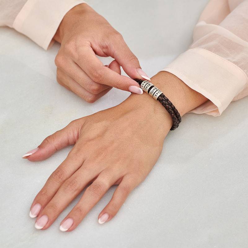 Braunes geflochtenes Lederarmband mit gravierten silbernen Beads für Frauen-3 Produktfoto